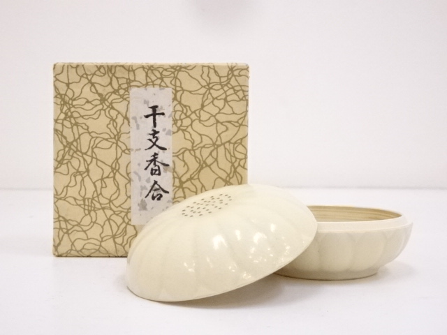 京焼　川添寿楽造　菊花香合